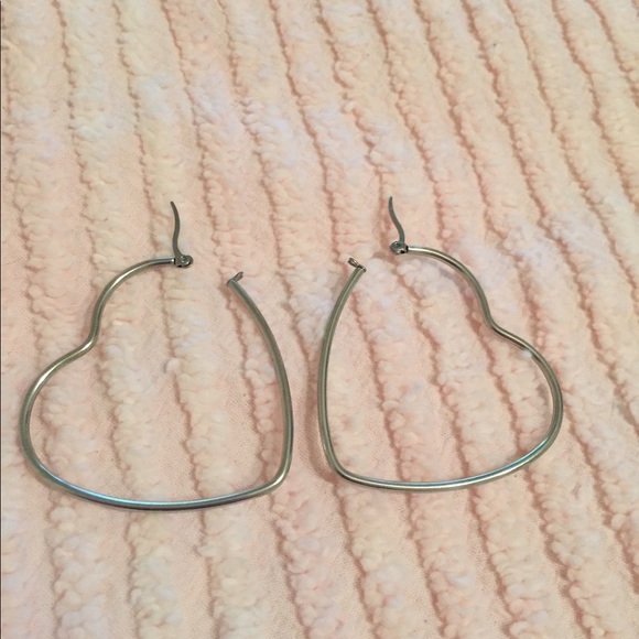 Heart hoop earrings - Picture 4 of 6